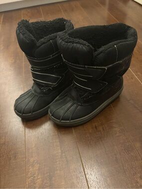 Kids Cougar Black Winter Snow Boots with Fleece Lining Size 1